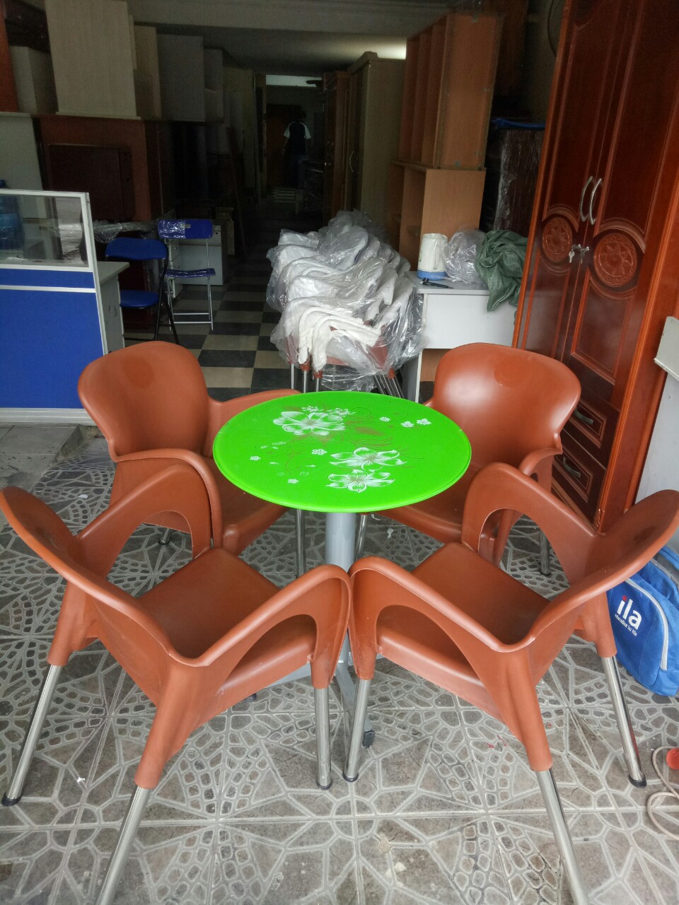 BÀN GHẾ NHỰA