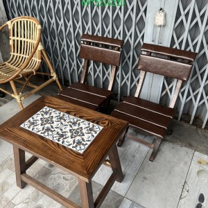 Bàn gỗ thông cafe ốp gạch