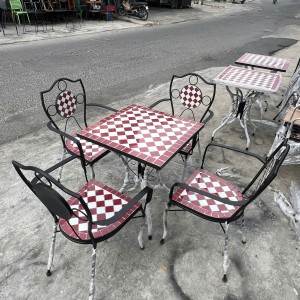 Bộ bàn ghế mosaic đỏ trắng ngoài trời